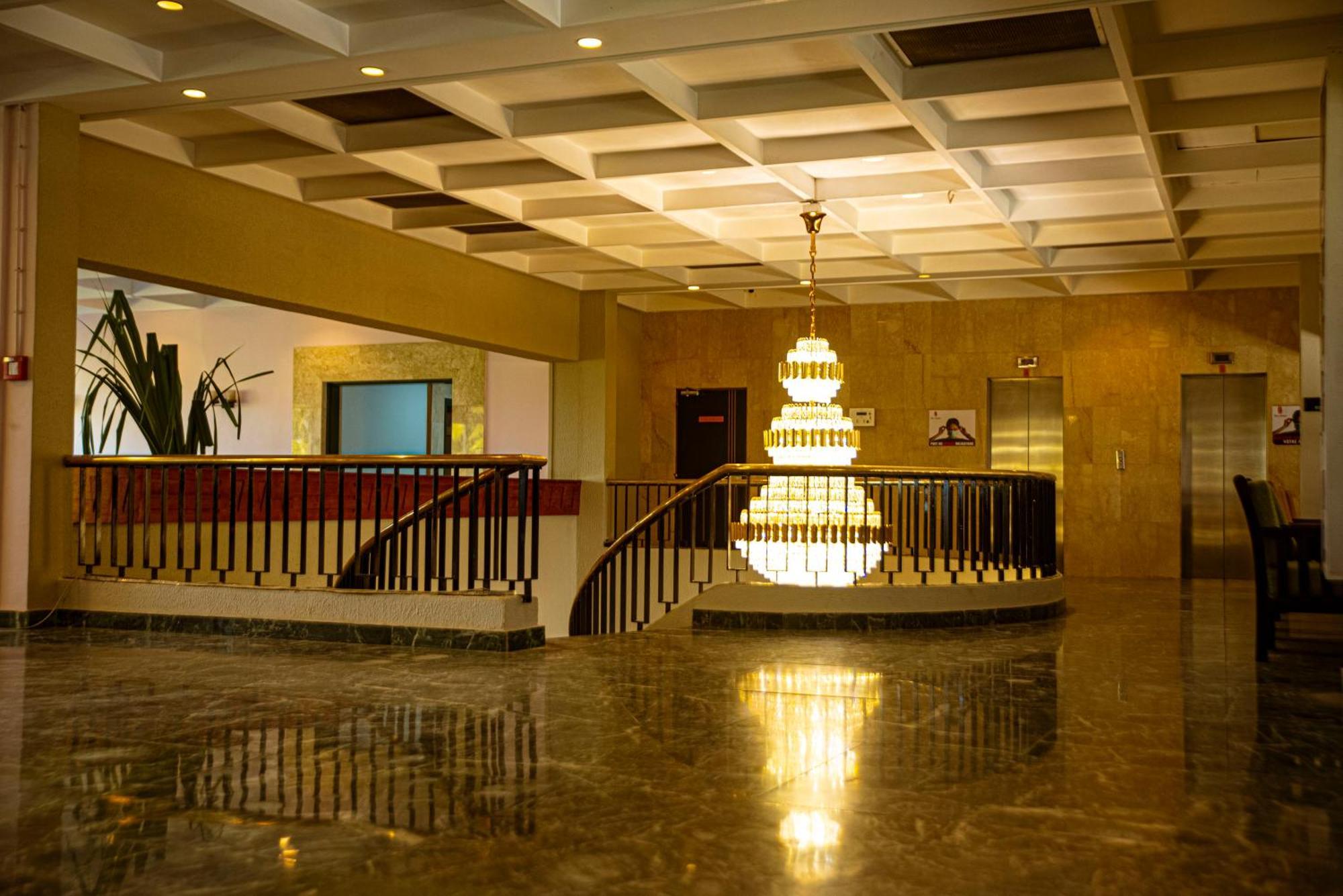 Hotel Sarakawa Lomé Esterno foto